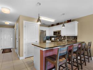 Efficient kitchen and bar space