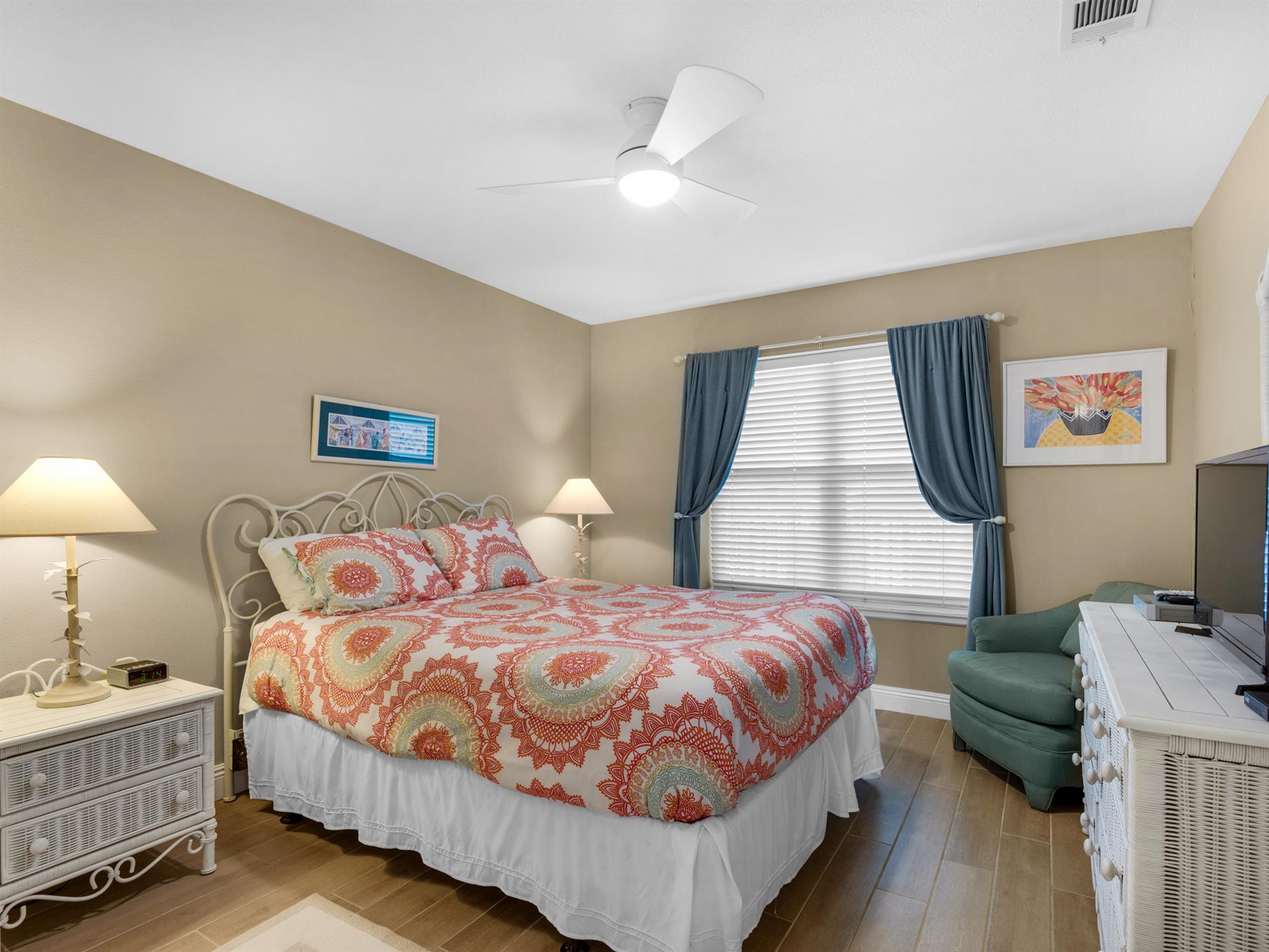 Guest Bedroom 2 with Queen