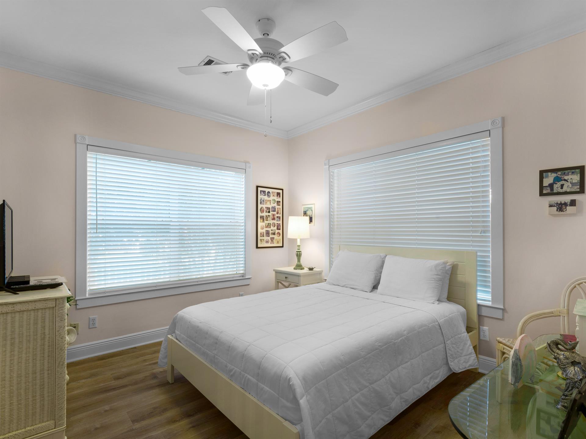 1st Floor Queen Bedroom