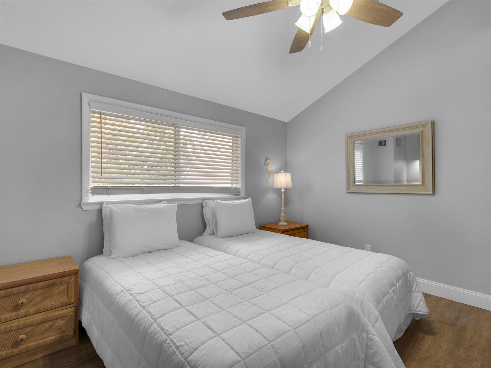 Loft Bedroom with 2 twin Beds