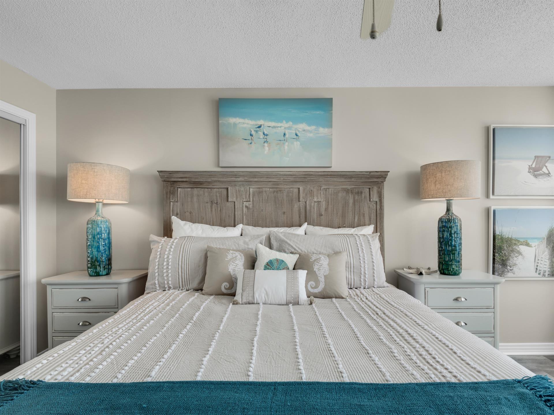 Pimary bedroom king bed