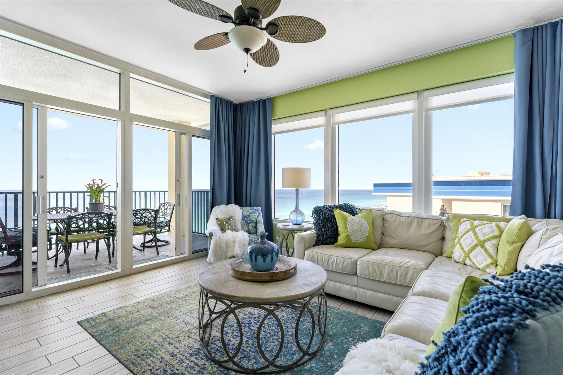 Living Area with Amazing View