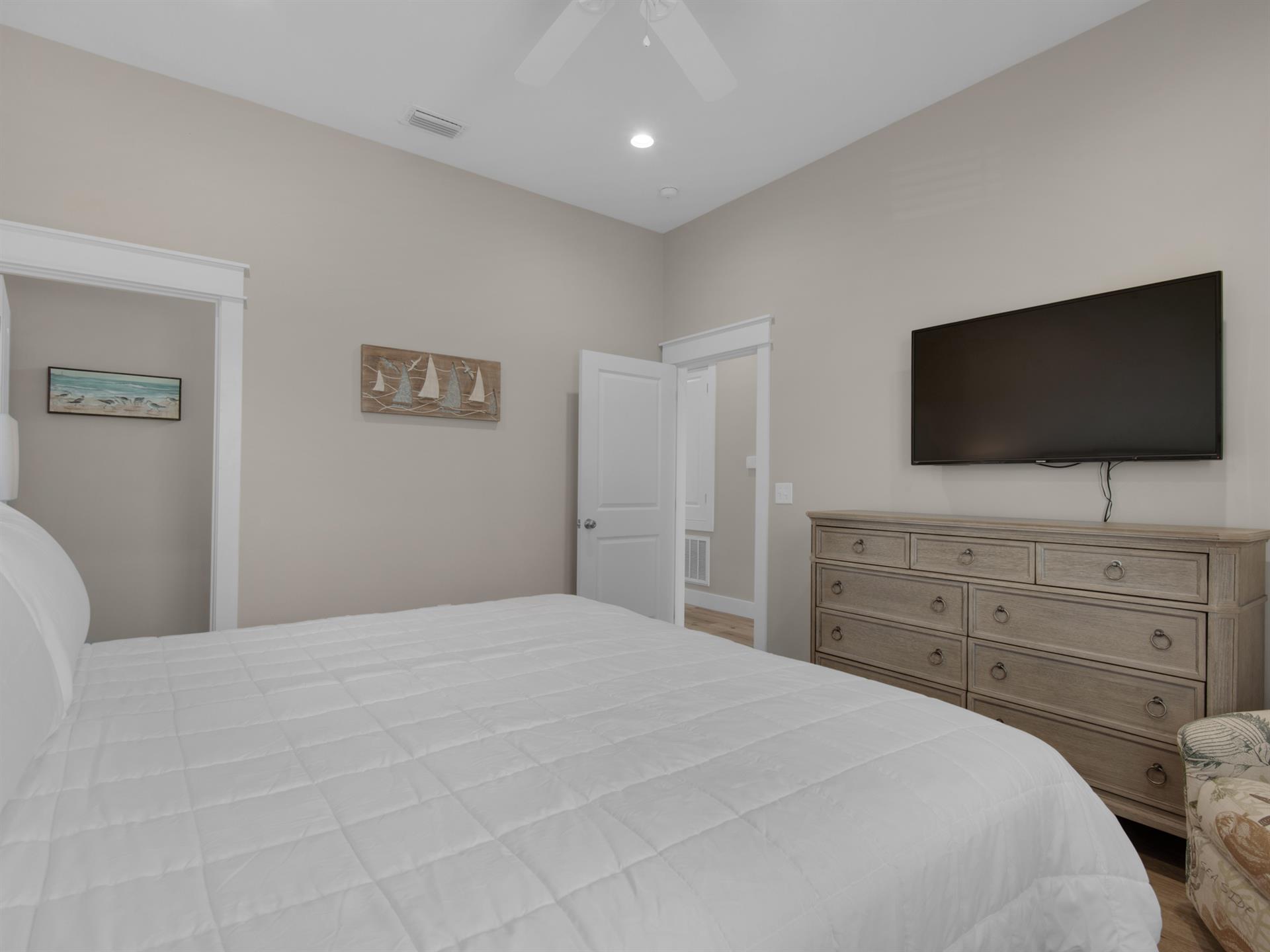 1st Floor King Room 2