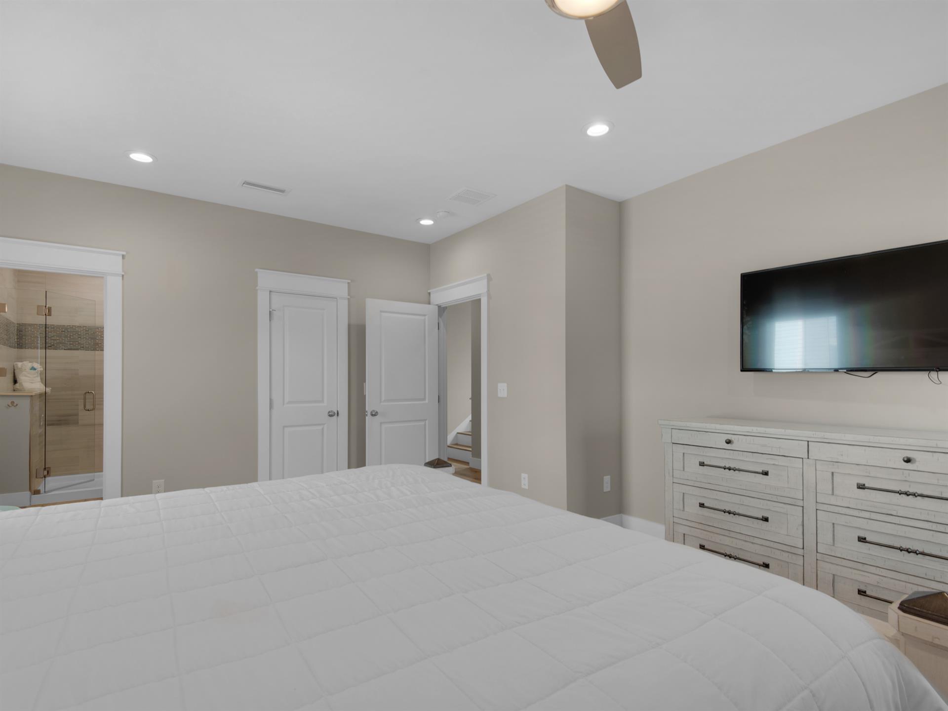 2nd Floor King Room 1