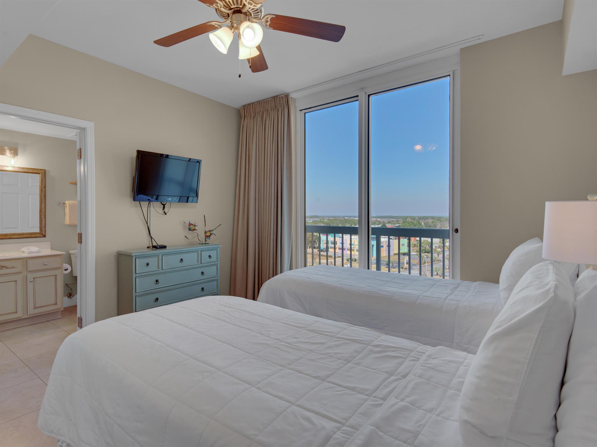 Guest Bedroom 2 with 2 Twin Beds and Flat Screen TV