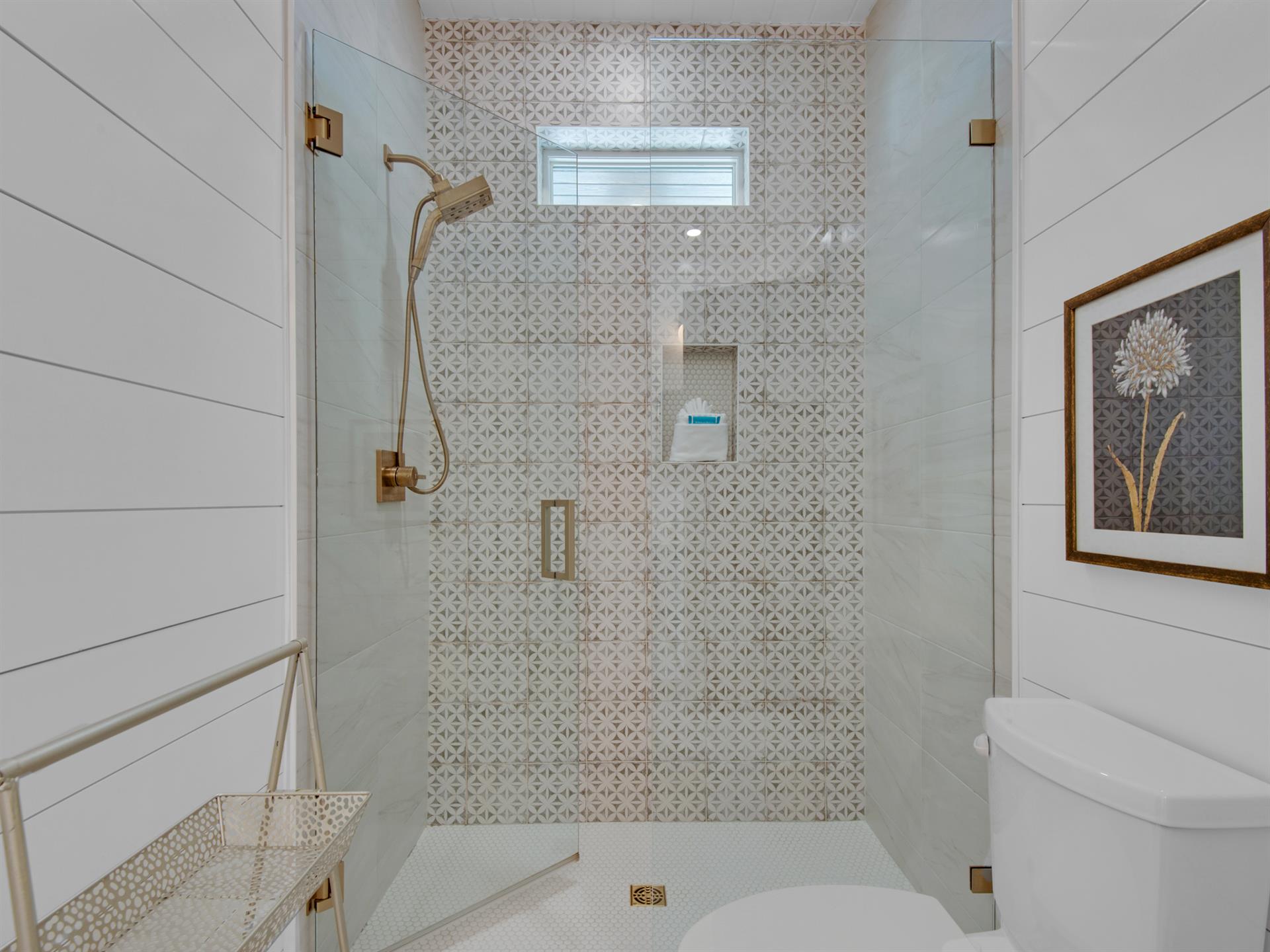 JacknJill Shower For Queen Bedrooms