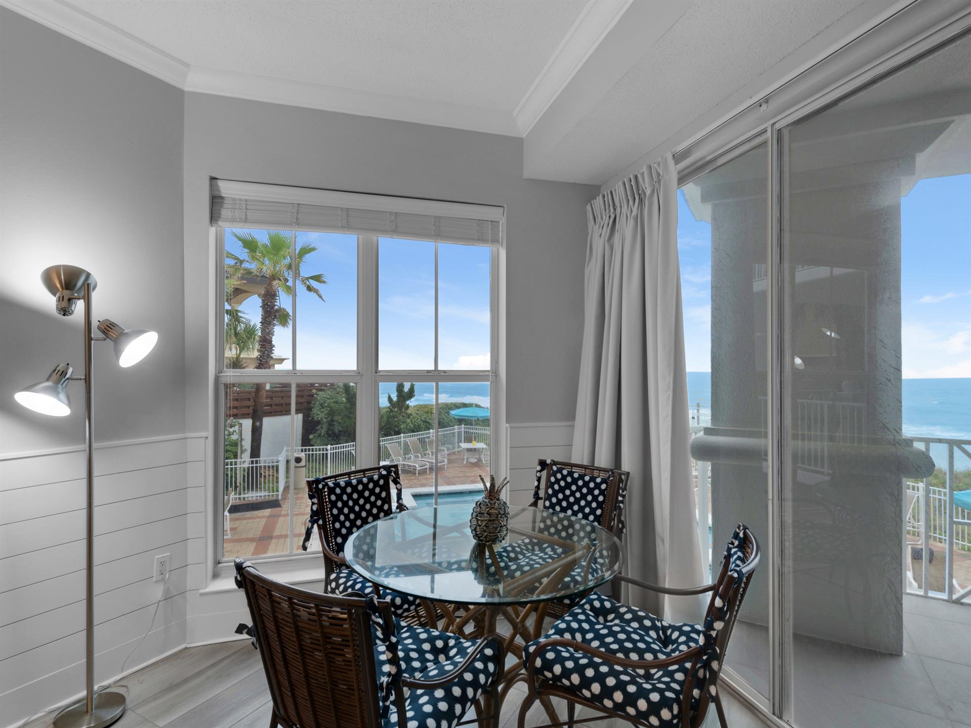 Additional area for meals or games offering great views