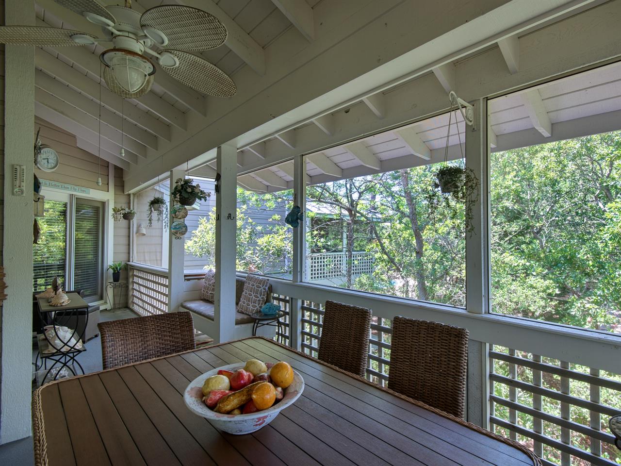 Outdoor Dining on Patio