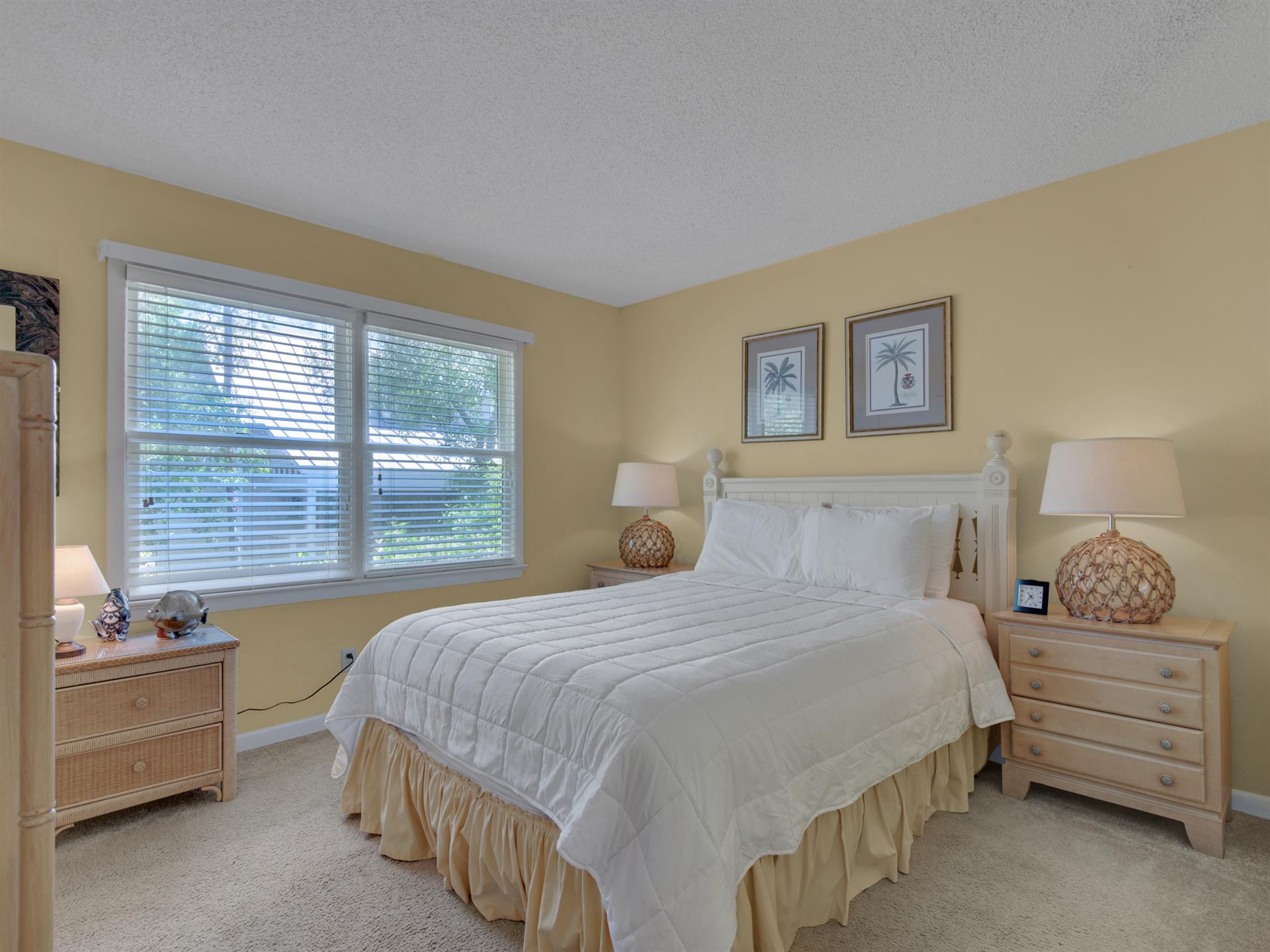 Guest Room with Queen Bed