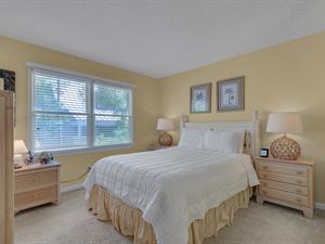 Guest Room with Queen Bed
