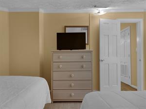 Twin Guest Bedroom in Loft Area with Flat Screen