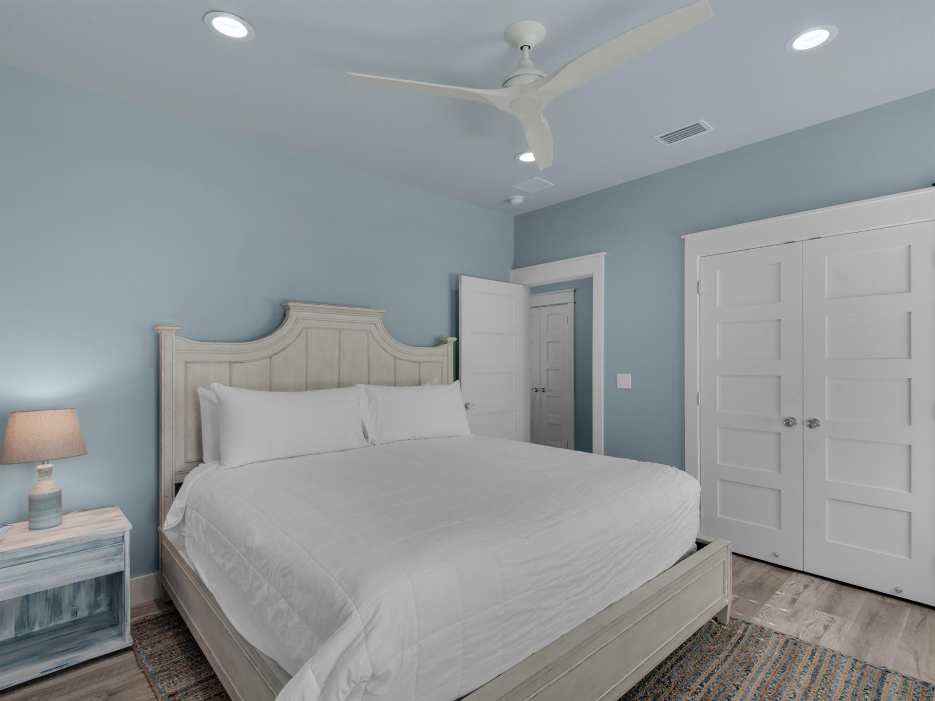 1st Floor king bedroom 2