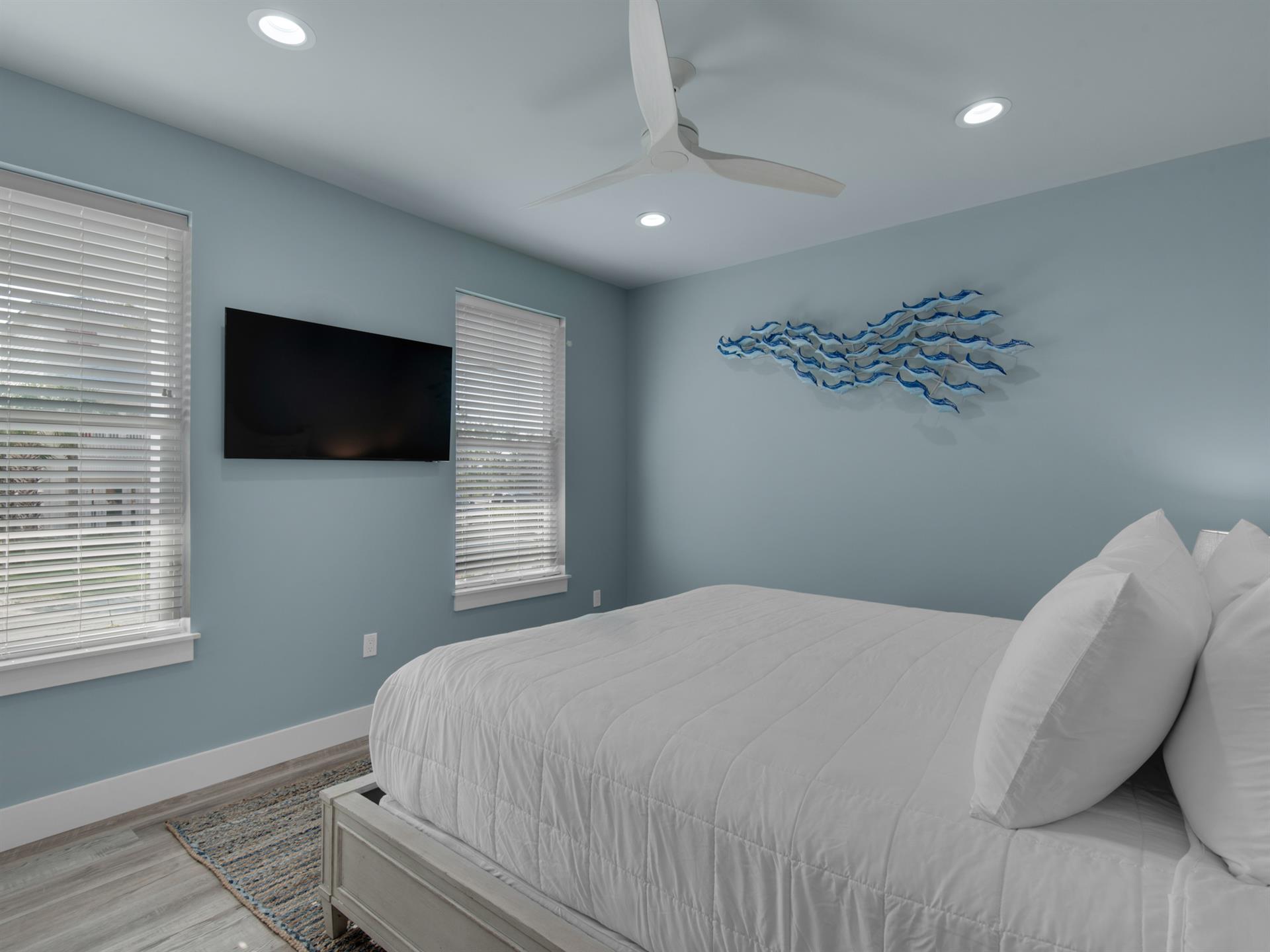 1st Floor king bedroom 2 TV