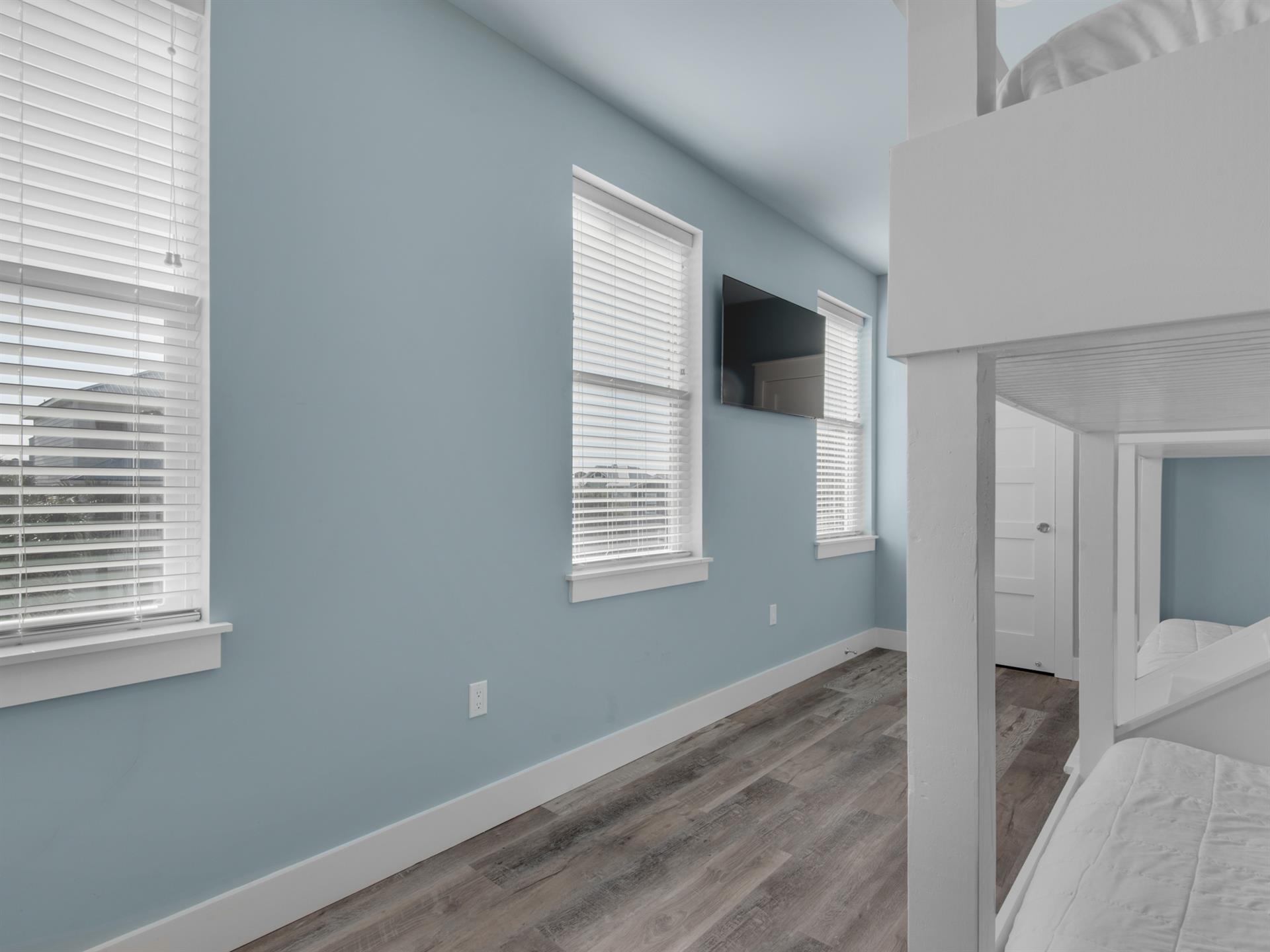 2nd Floor queen bunk room 1 TV