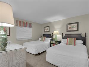 Guest Bedroom with 2 Douuble Beds