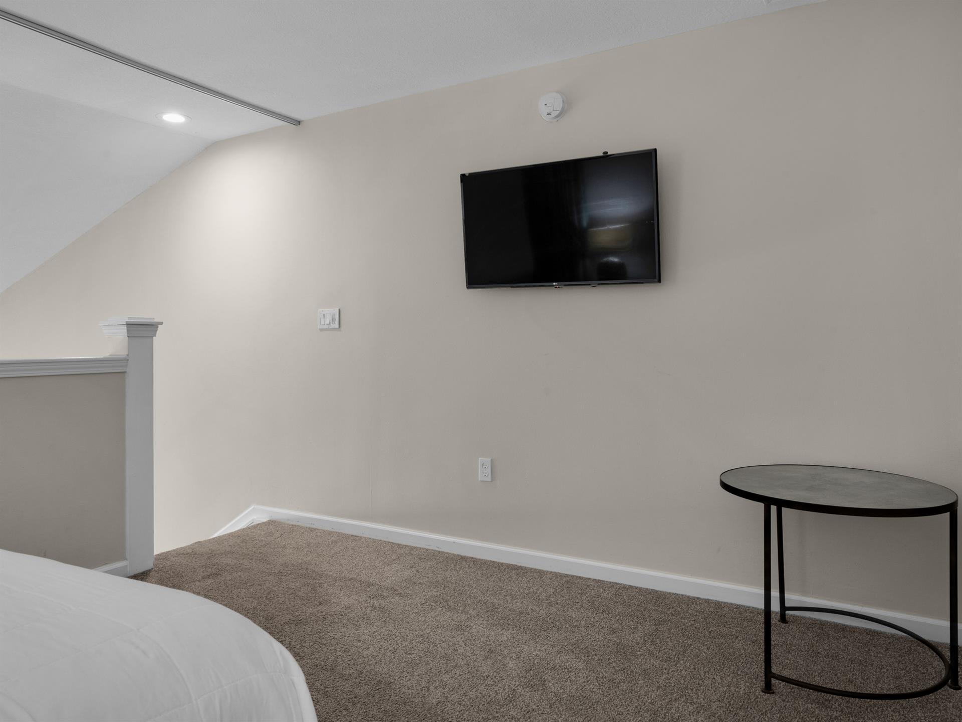 2nd floor LOFT king room TV