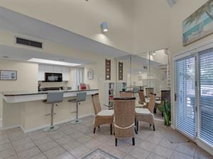 Dining Area and extra Seating at Kitchen Bar