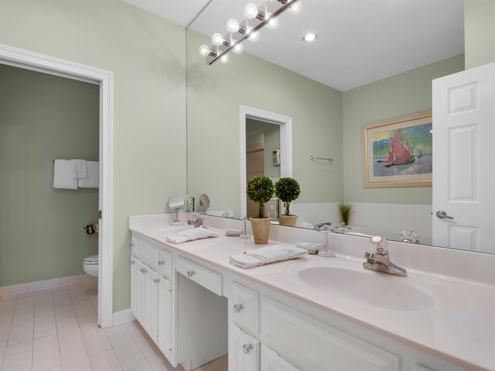 Primary En Suite Bath