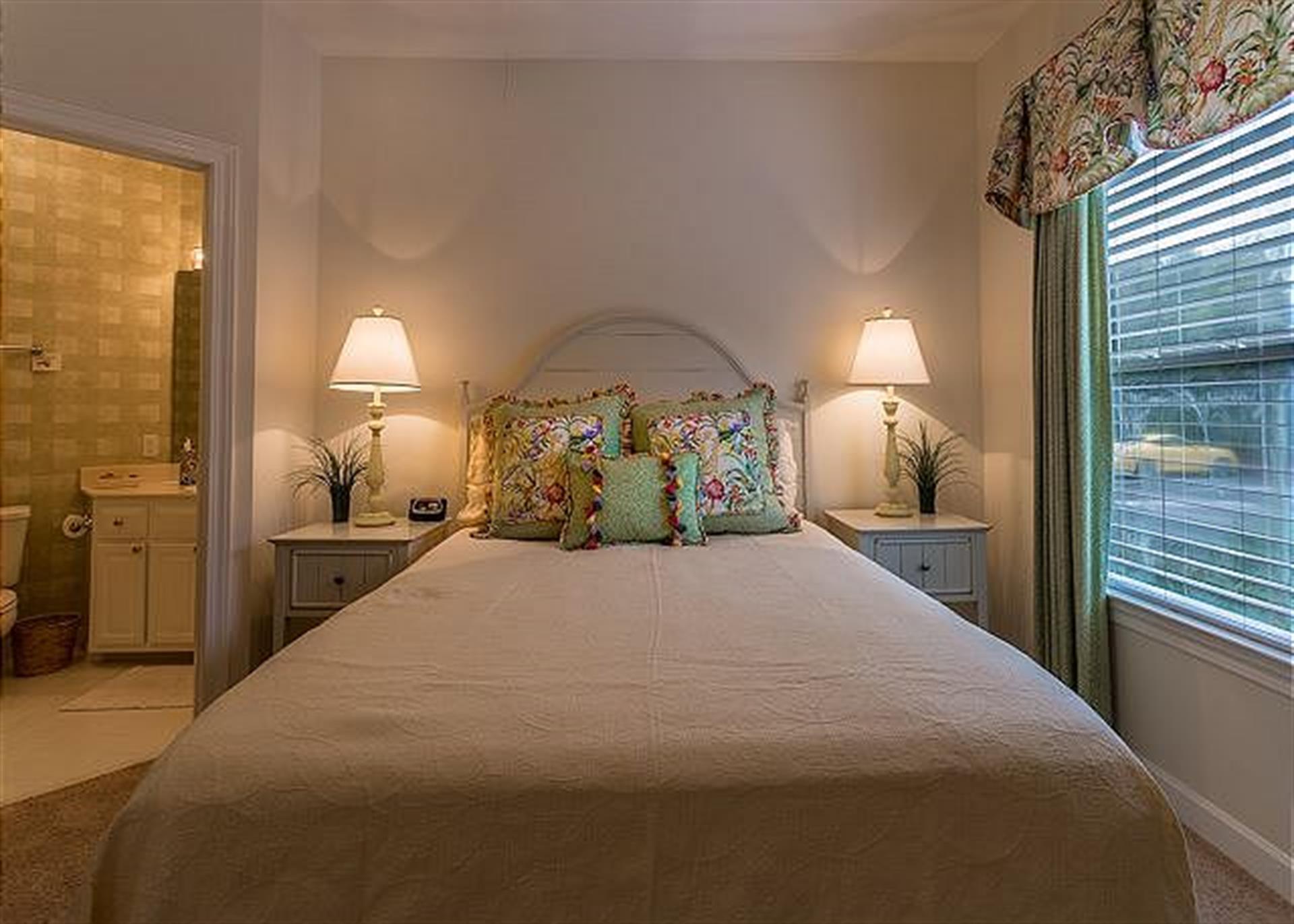 Queen Guest Bedroom with En Suite Bath