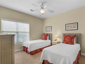 Guest Bedroom with 2 Twin beds