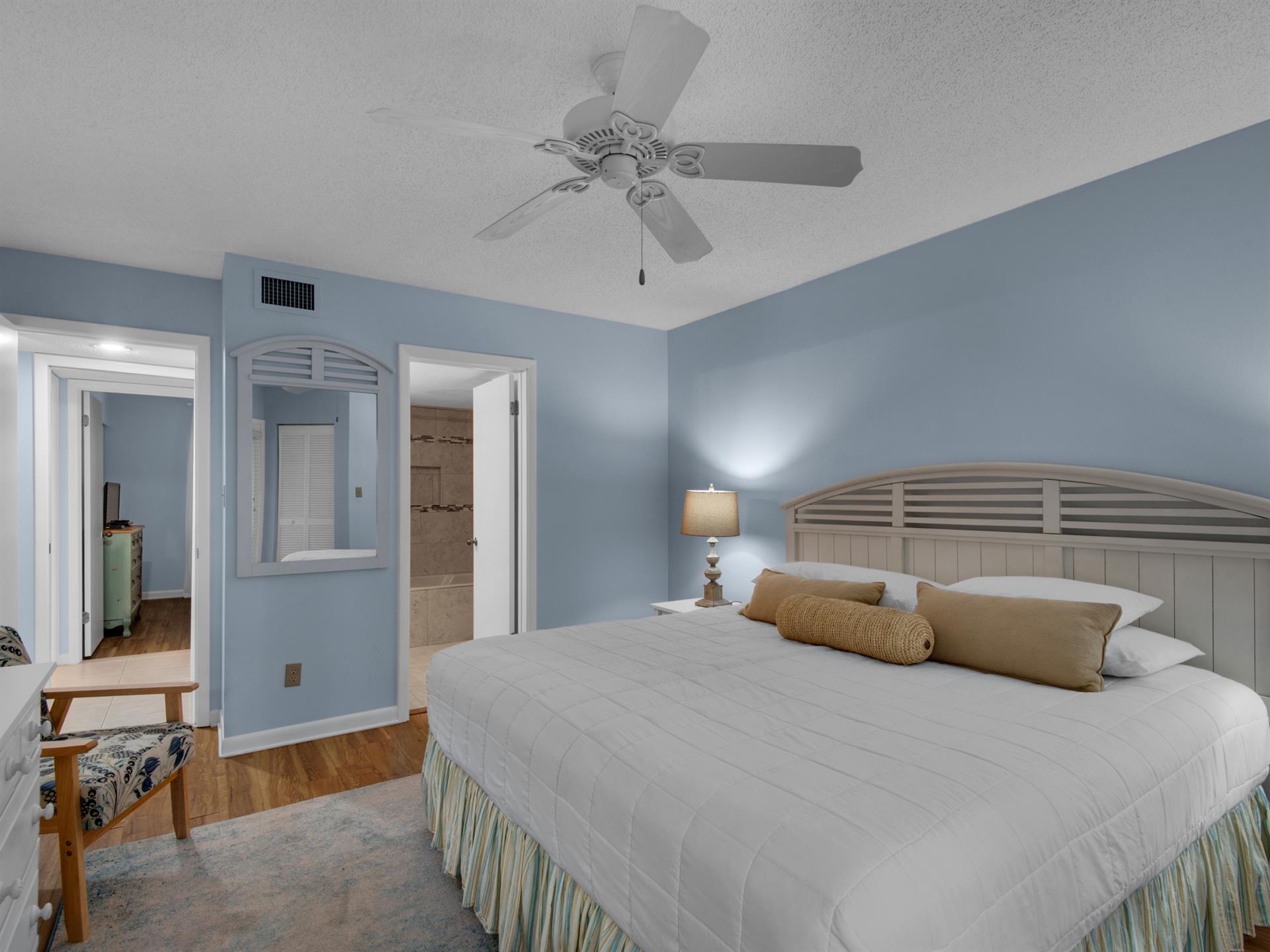 Entranc to En  Suite Bath in Primary Bedroom