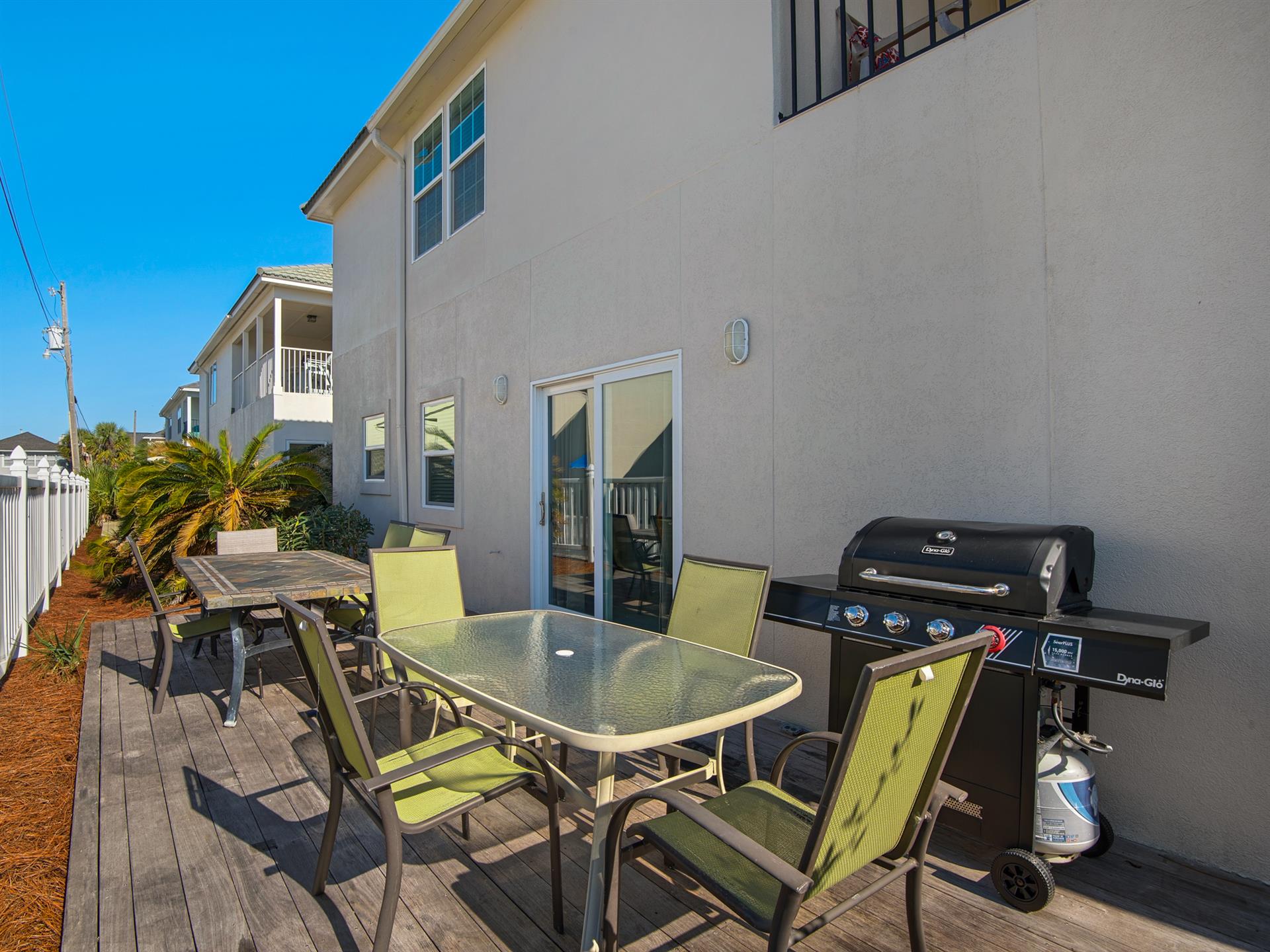 1st floor patio and grilling area
