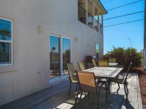 1st floor deck and grilling area