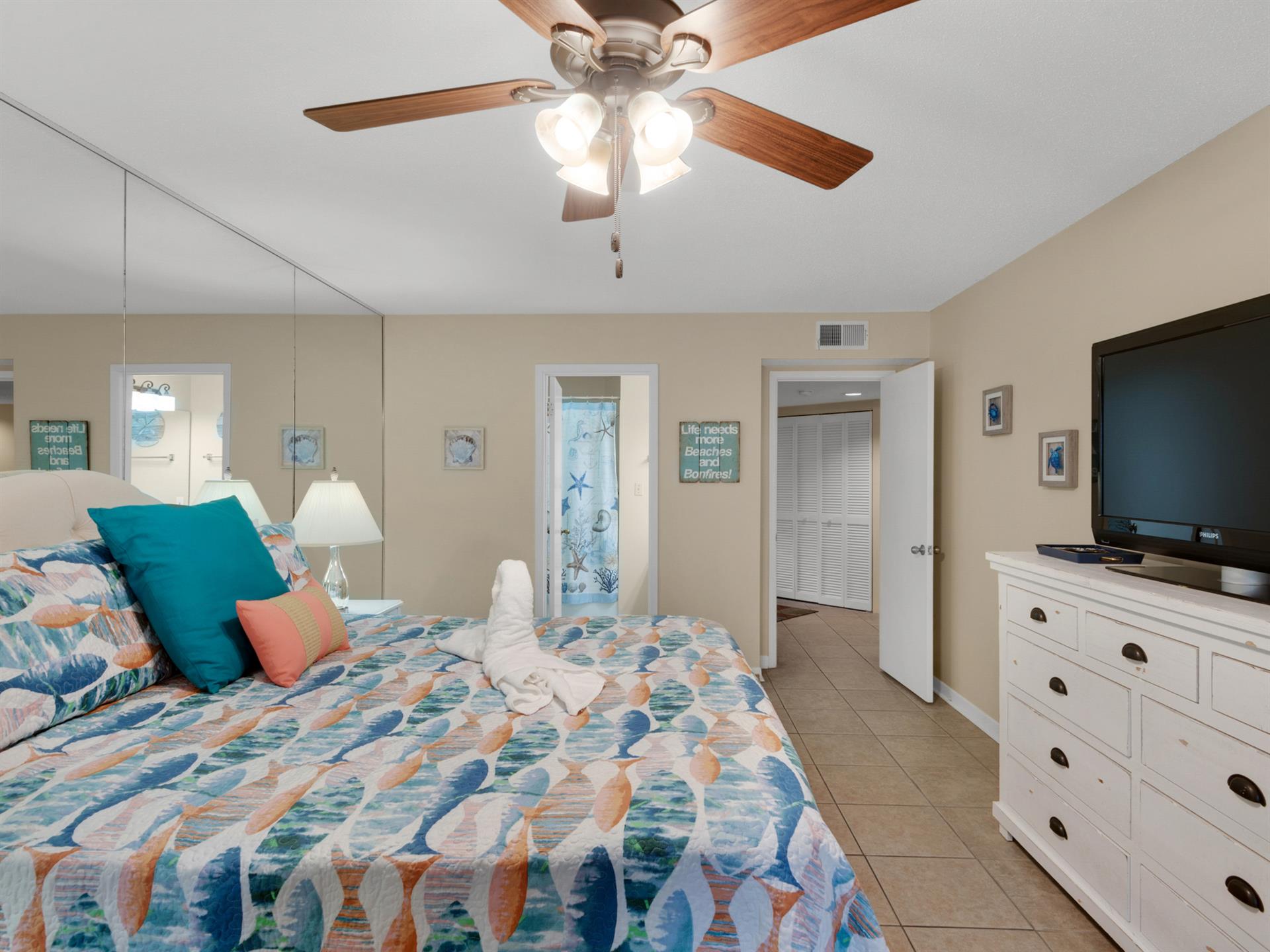 En suite bath in Primary