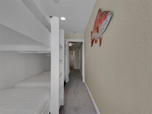 Long Bunk Room with 4 Twins