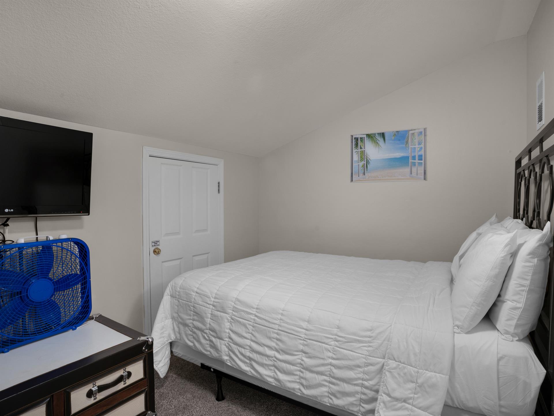 2nd floor LOFT Guest room TV