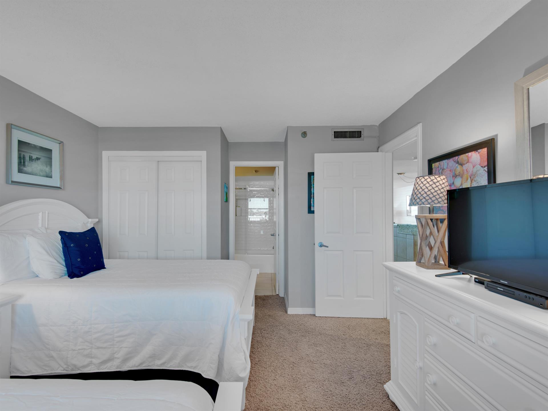 Entry to Guest Bath from Guest Bedroom