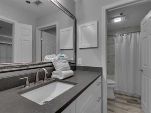 Bath in Front Guest Bedroom