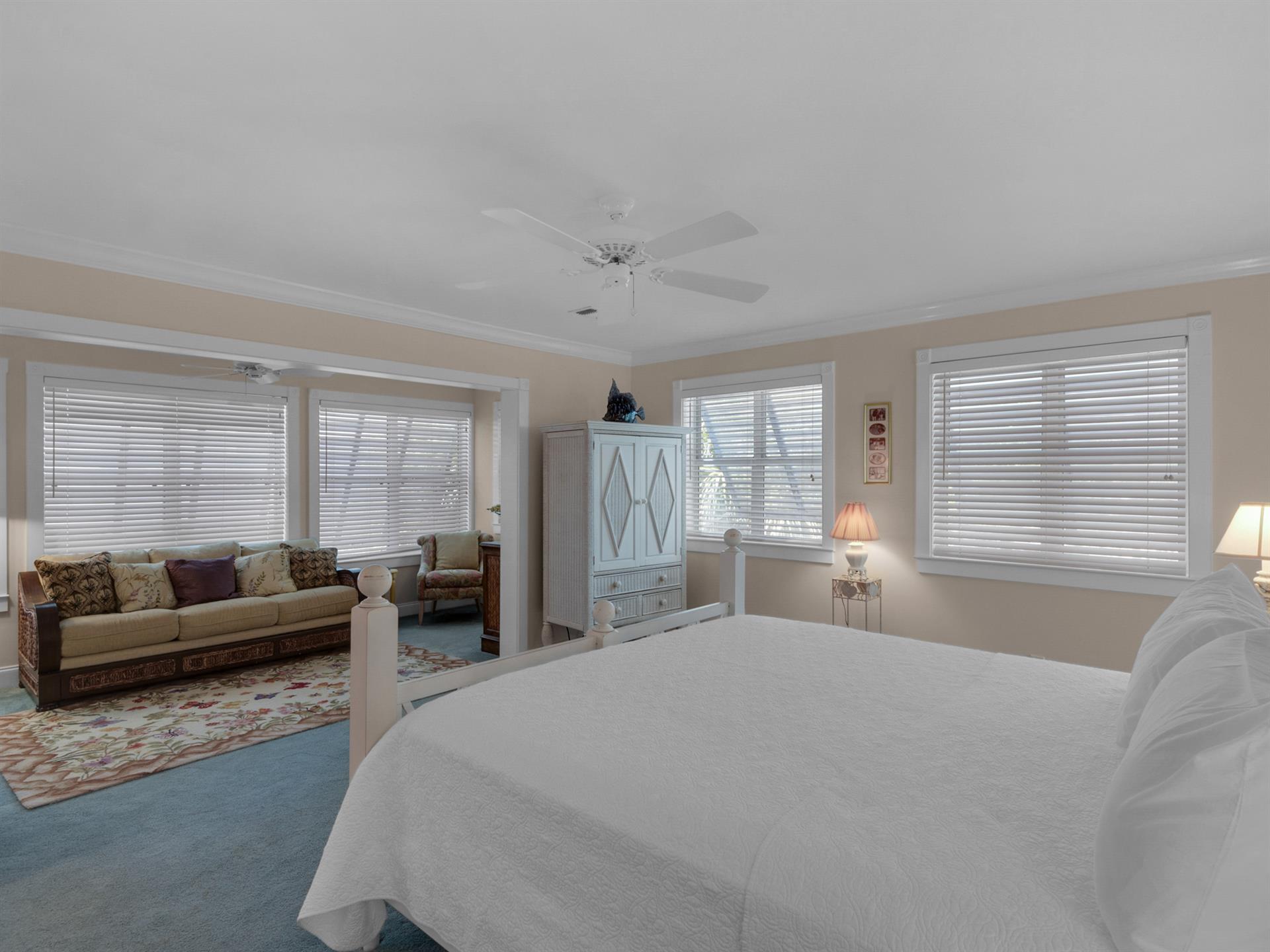 2nd Floor Primary BedroomKing Bed