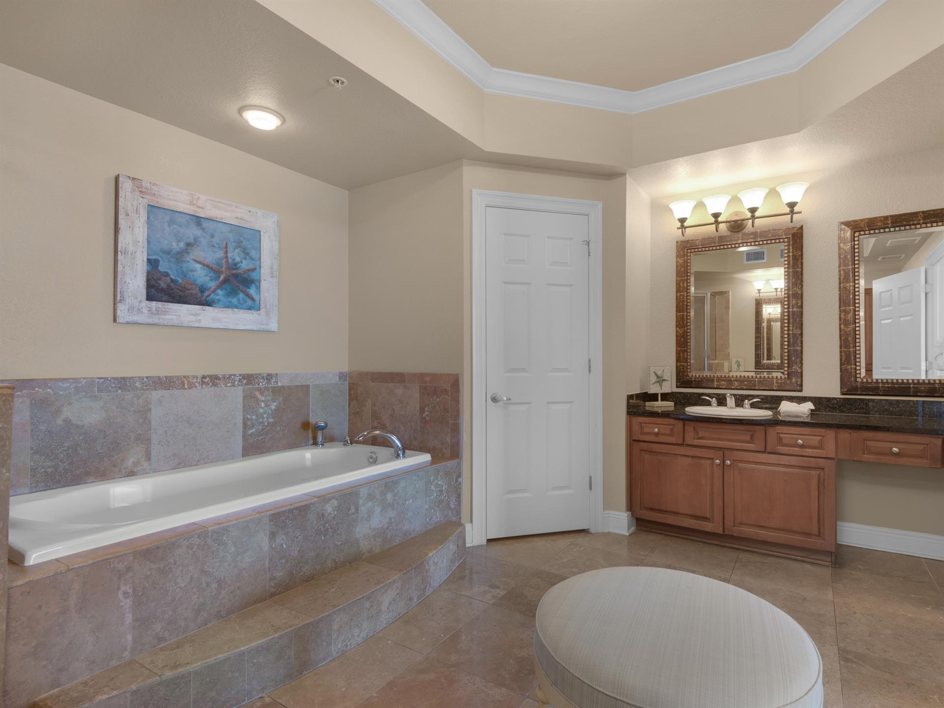 Expansive primary  bath