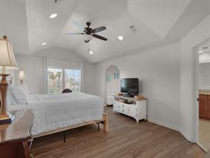 2nd floor Spacious Primary bedroom
