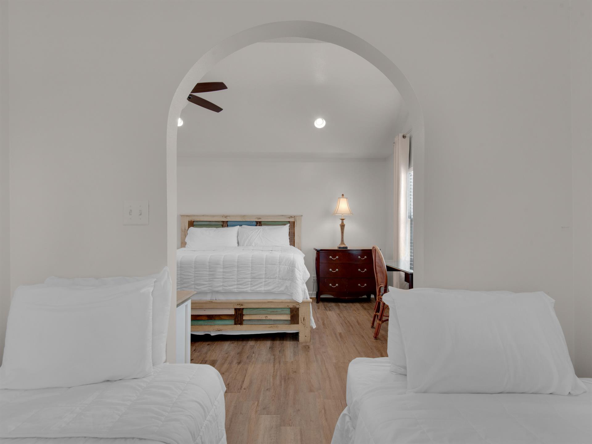 Extra sleeping area with 2 twin beds in Primary bedroom