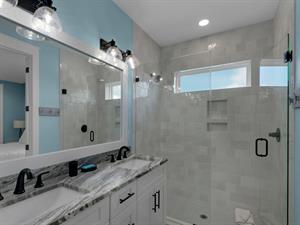 2nd Floor King Room 5 Bathroom