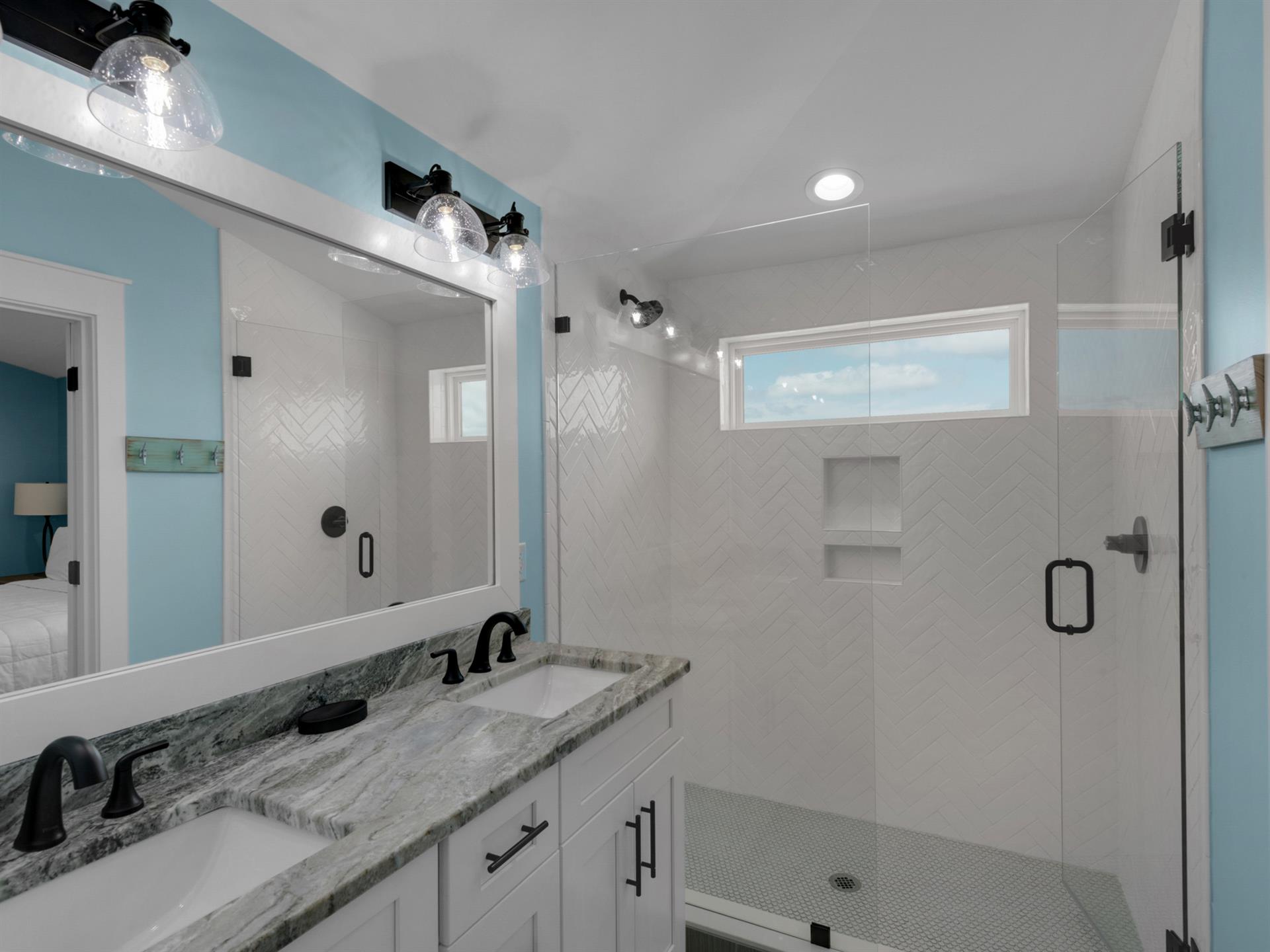 3rd Floor King Room 6 Bathroom