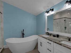 3rd Floor King Room 7 Bathroom