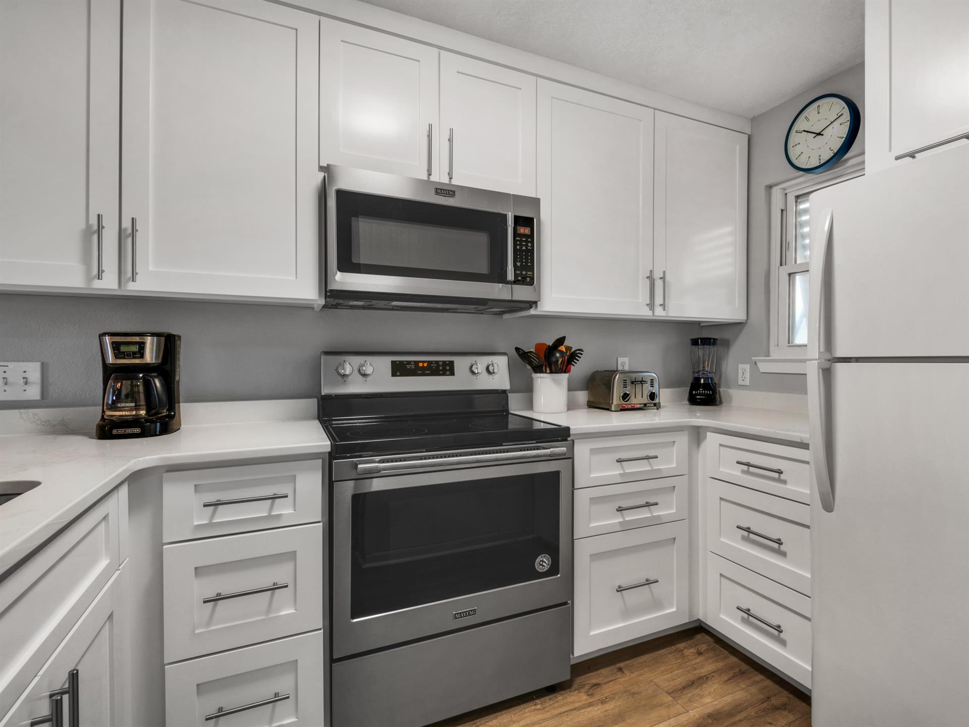 New Kitchen Cabinets and Countertops