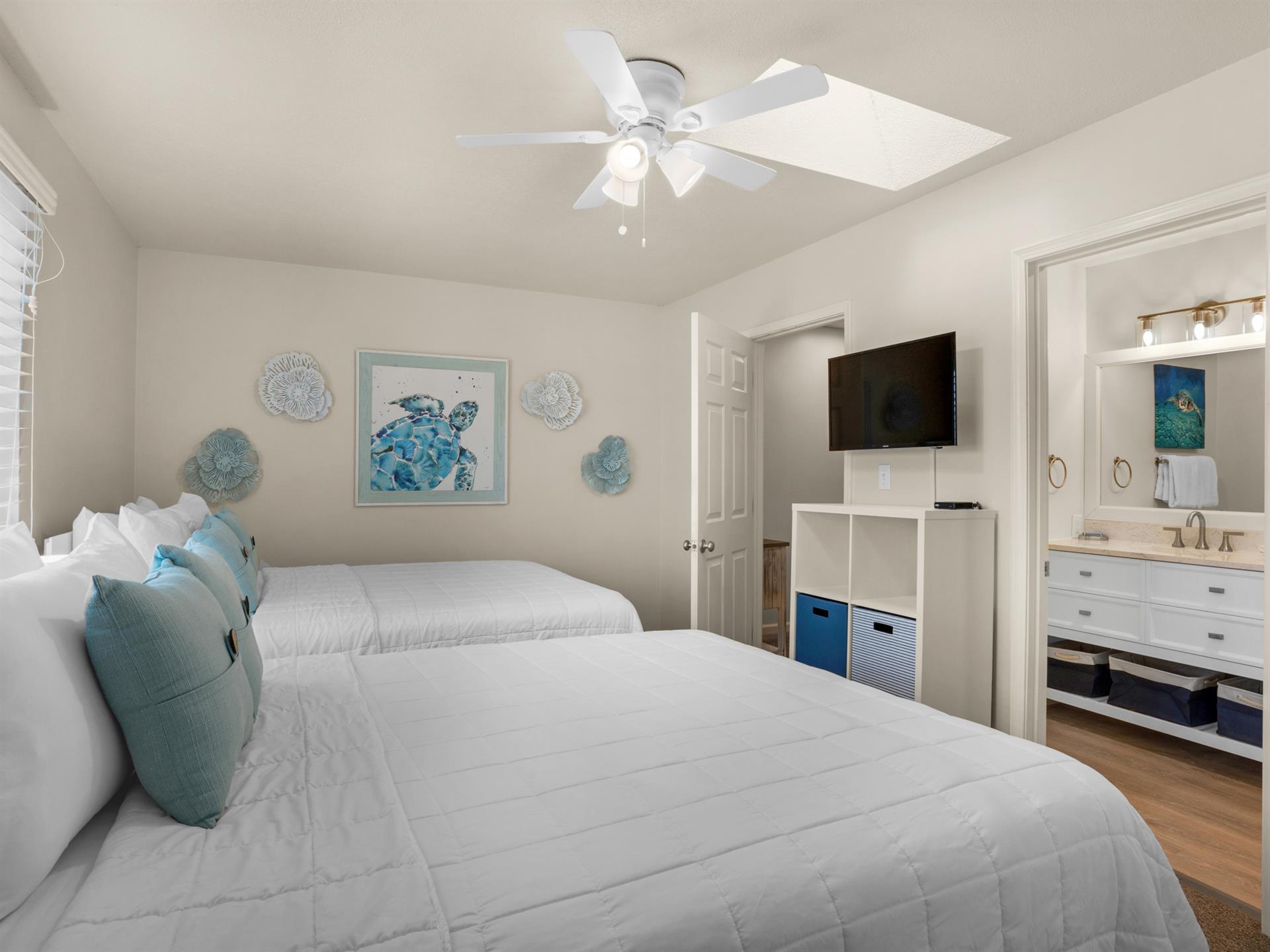 Guest Bedroom on 2nd Floor with 2 Queen Beds and Flat Screen TV