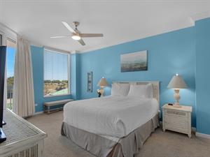 Guest Bathroom 1 with Queen Bed