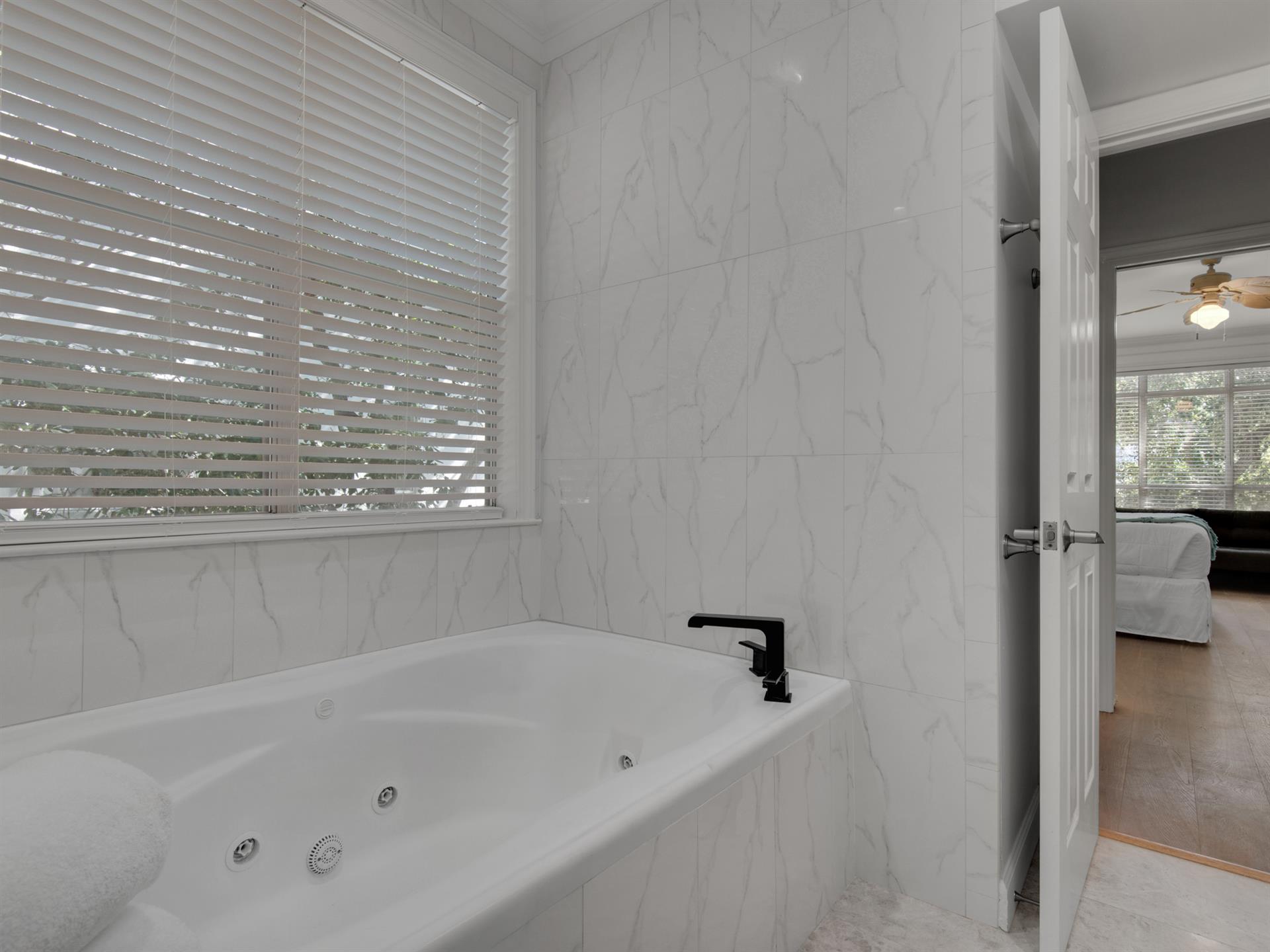 Jacuzzi Tub in Primary Bathroom