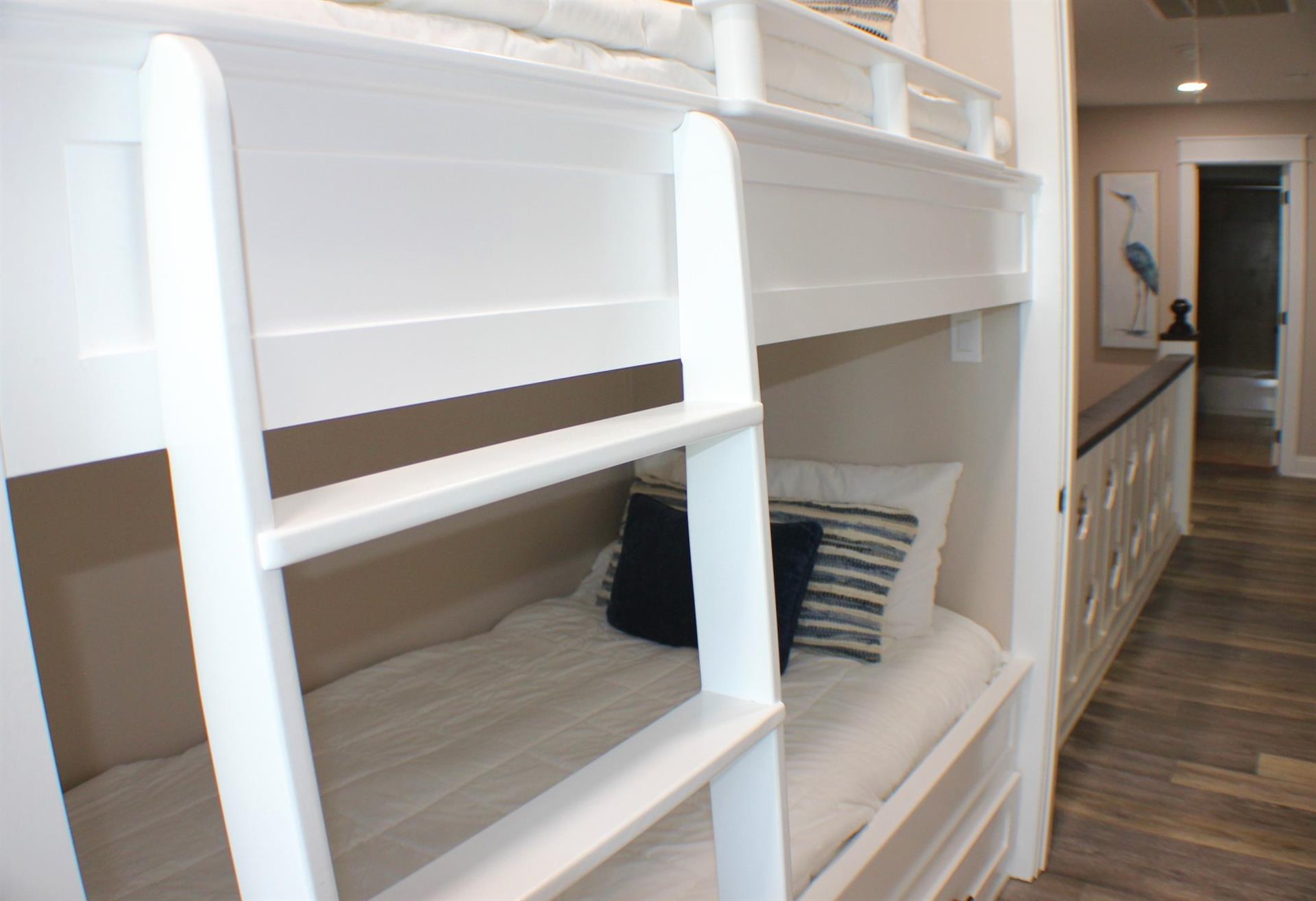 Bunk bedroom sleeping 4