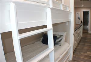 Bunk bedroom sleeping 4