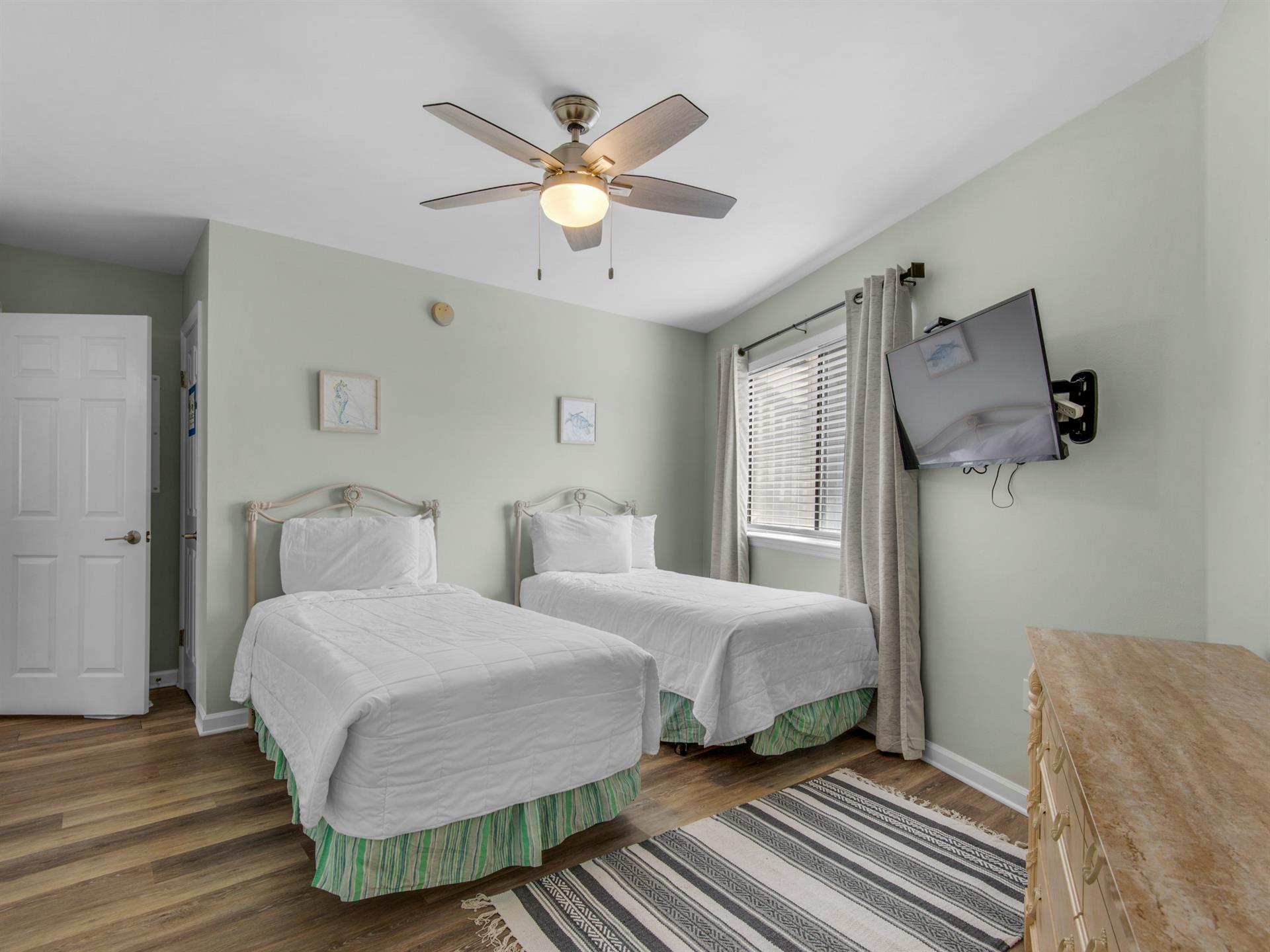 Guest Bedroom with 2 Twins