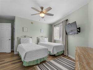 Guest Bedroom with 2 Twins