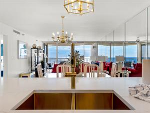 Welcome to the Golden Lady