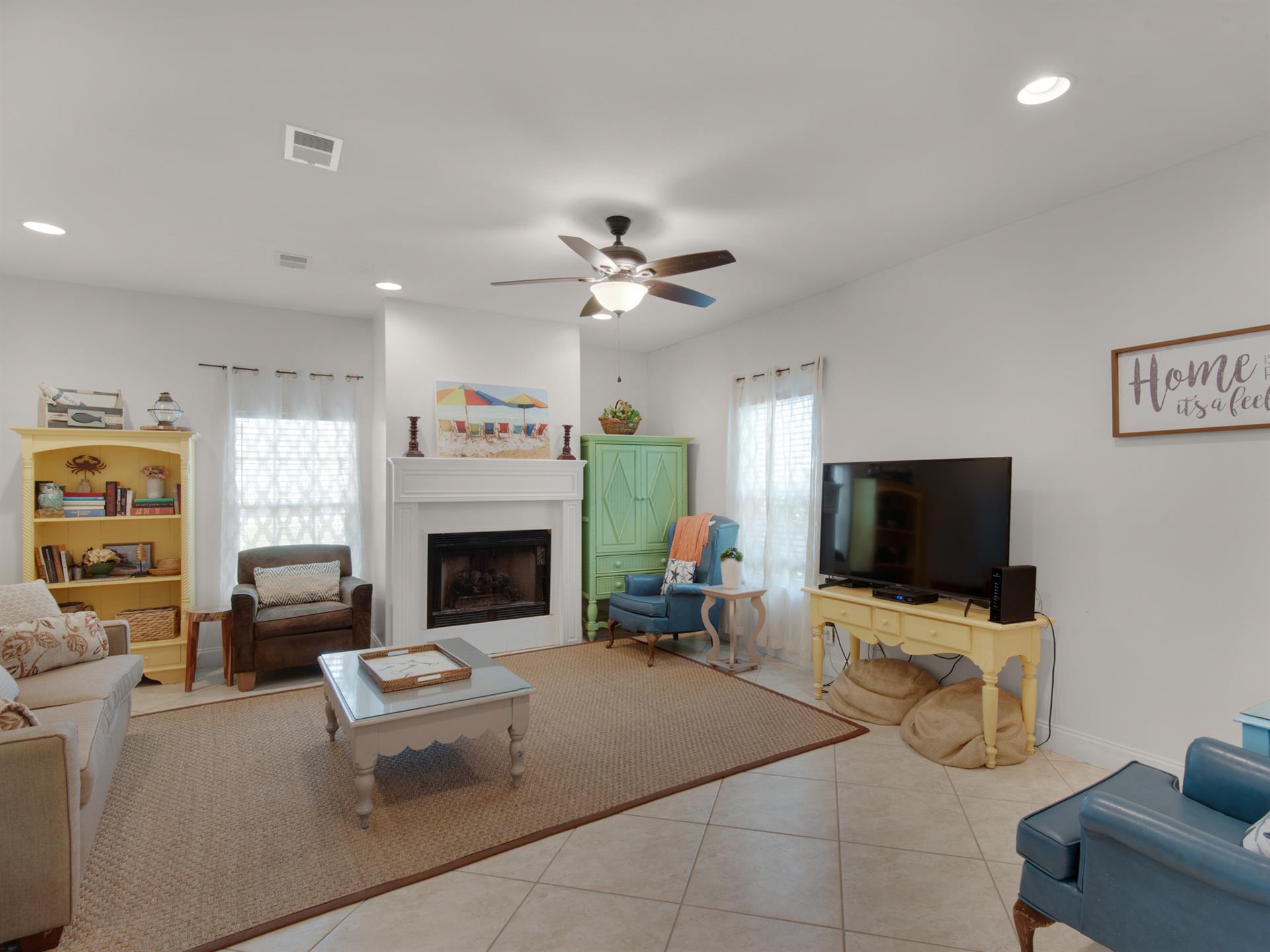 Living area TV  fireplace inoperable