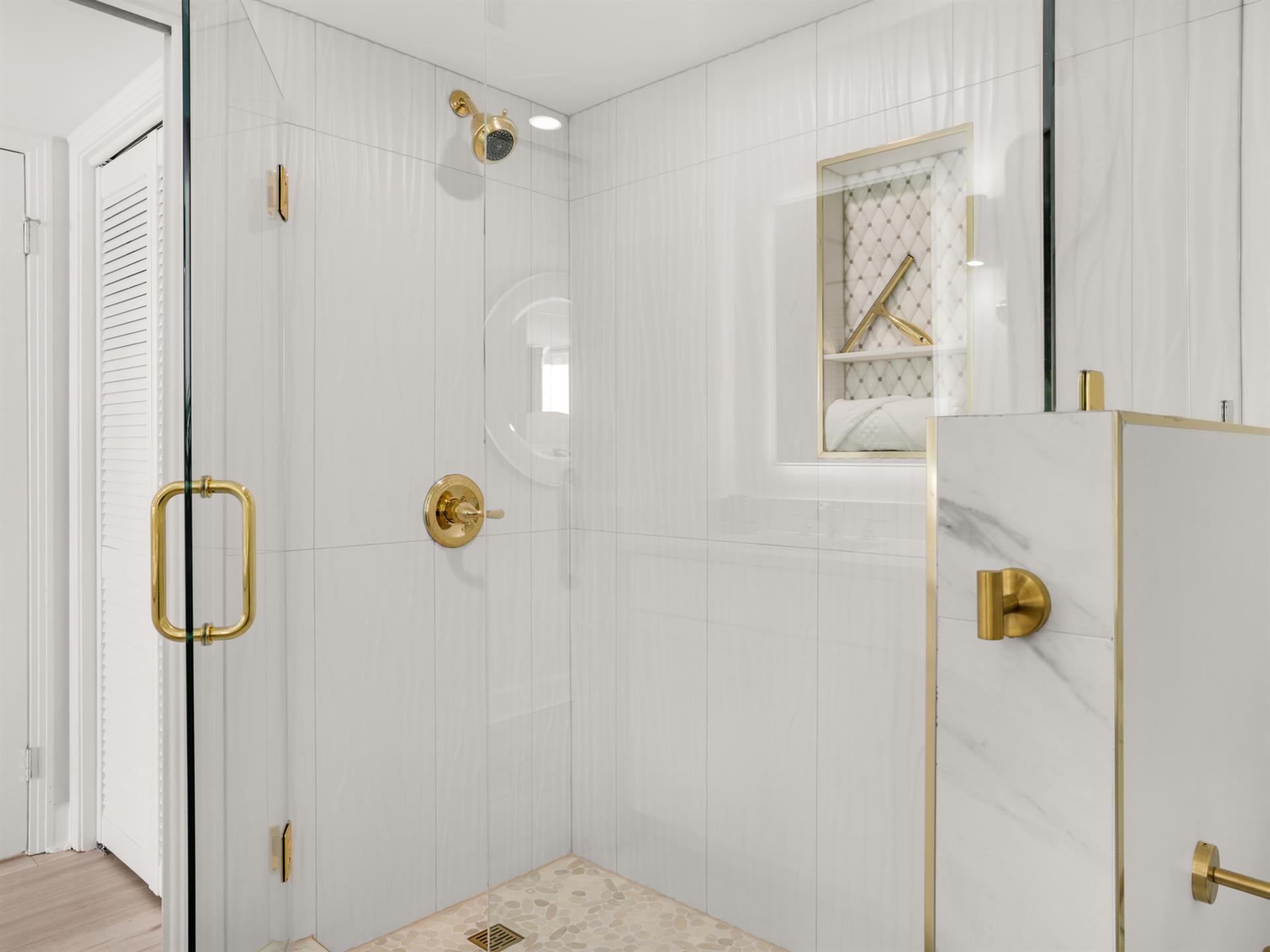 Beautiful Walkin shower in Primary Bathroom